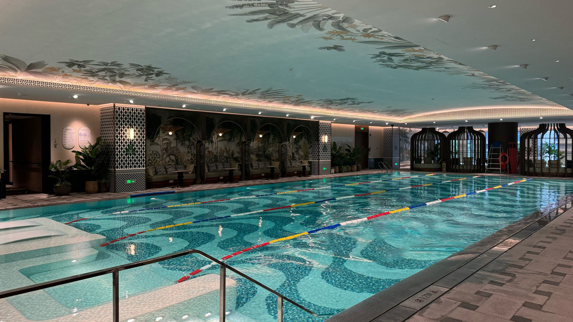 健身房逆流健身泳池