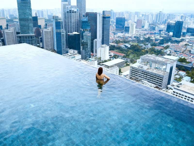 屋顶观景泳池