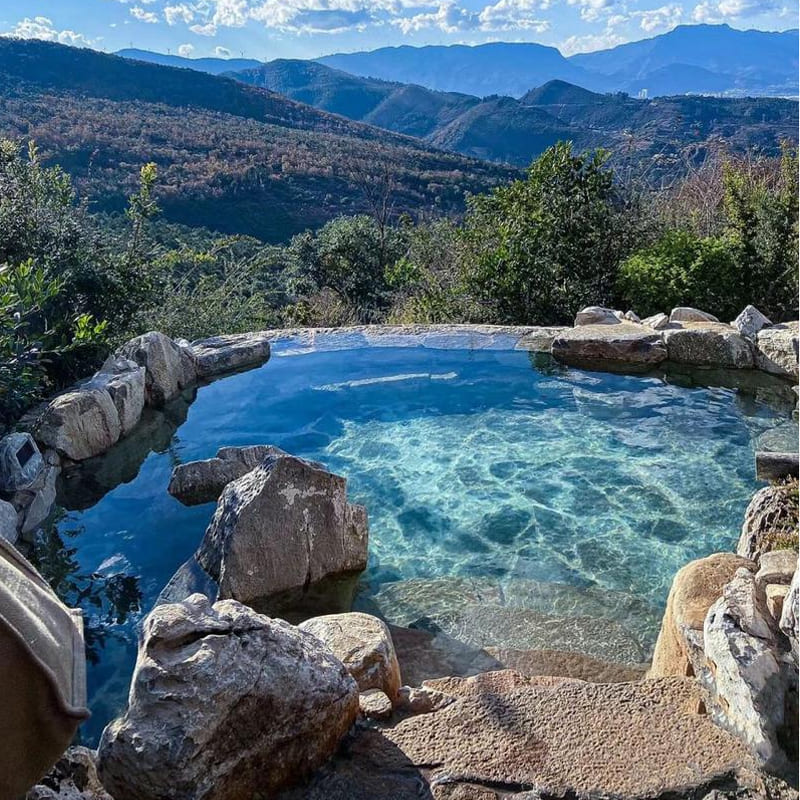 山地温泉度假村