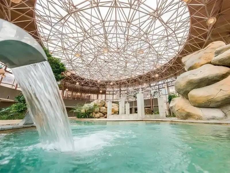 温泉度假村泳池